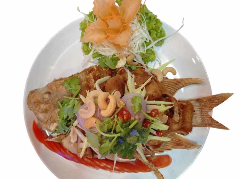Deep-Fried Fish with Cashew Nuts